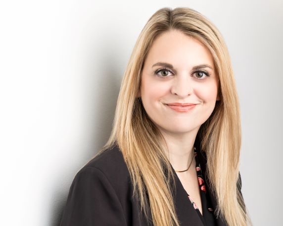 Taylor Mills – Partnerin bei ROOTLOGIK, kombiniert Technologie mit sozialem Hintergrund